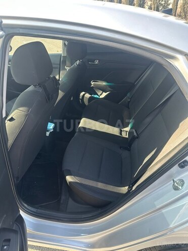 Hyundai Accent-9