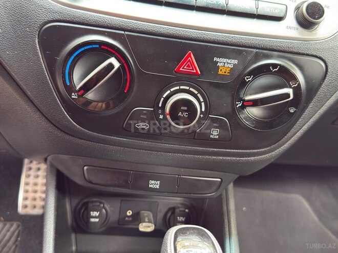Hyundai Accent-12