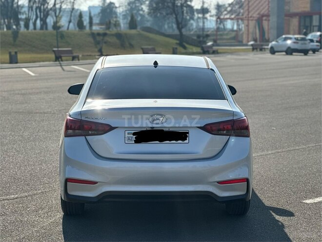 Hyundai Accent-2