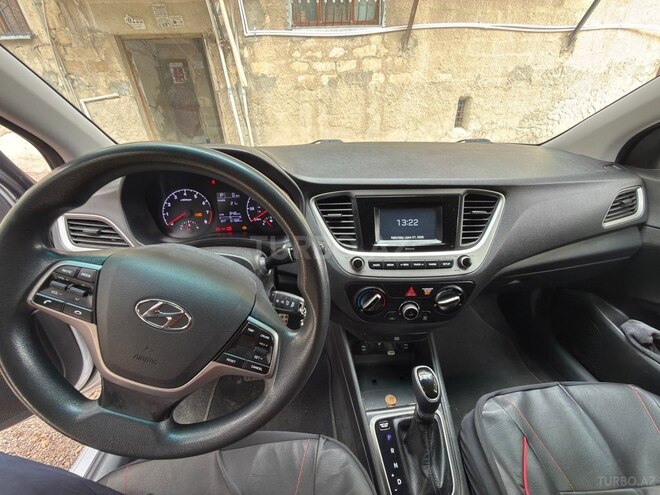 Hyundai Accent-13