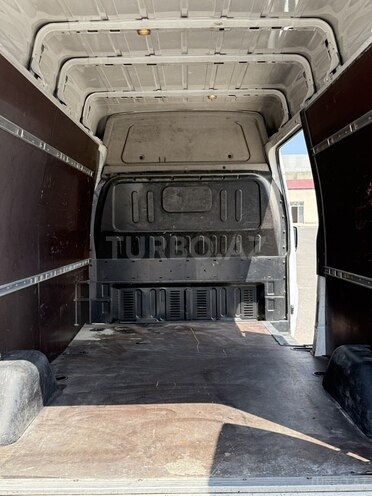 Ford Transit-13