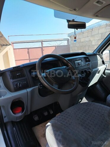 Ford Transit-3