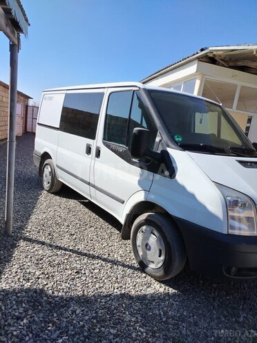 Ford Transit-4