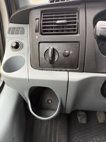 Ford Transit-20