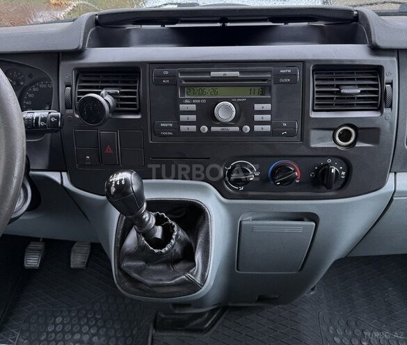 Ford Transit-18