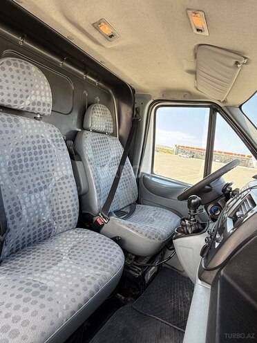 Ford Transit-17