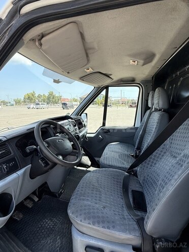 Ford Transit-16