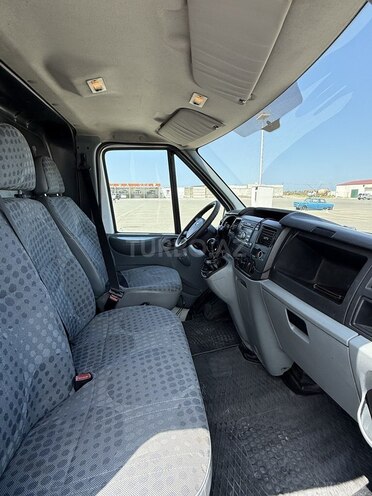 Ford Transit-15