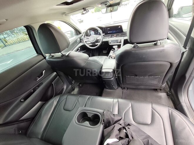 Hyundai Elantra-11