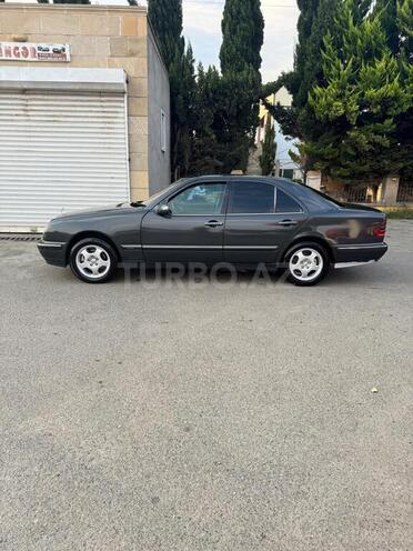 Mercedes E 270-15