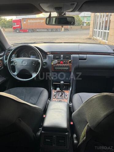 Mercedes E 270-17