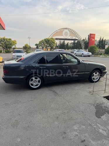 Mercedes E 270-13