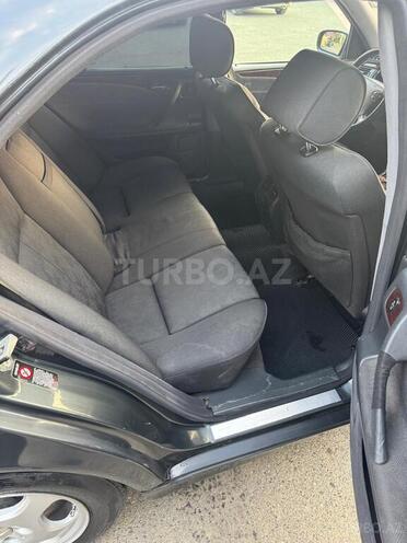 Mercedes E 270-16