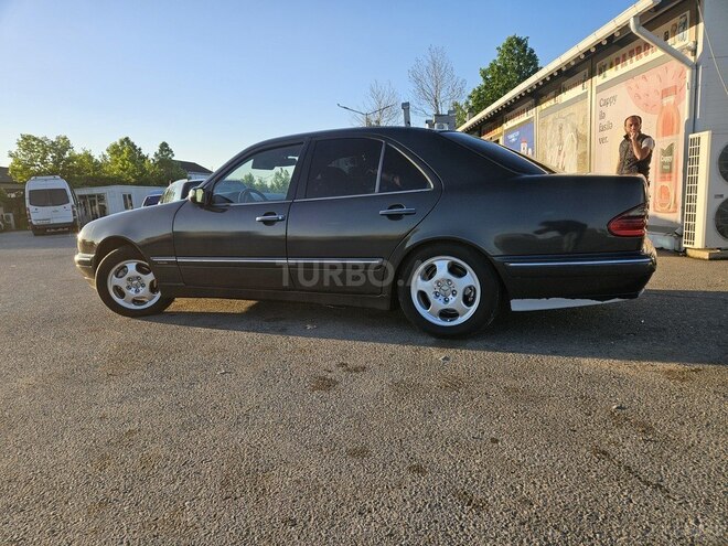 Mercedes E 270-6