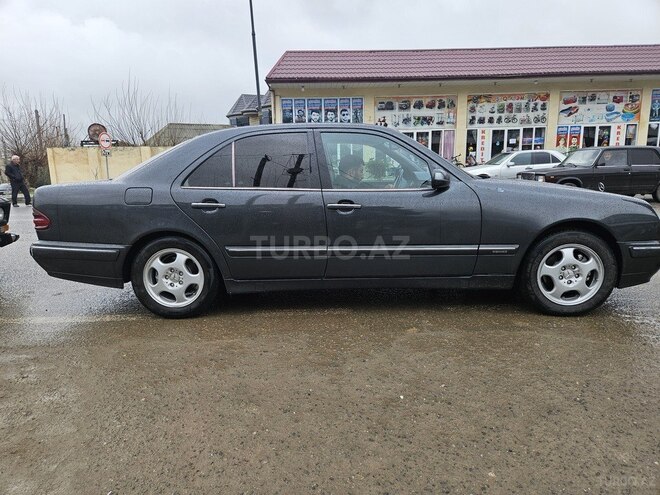 Mercedes E 270-4