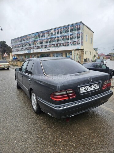 Mercedes E 270-3