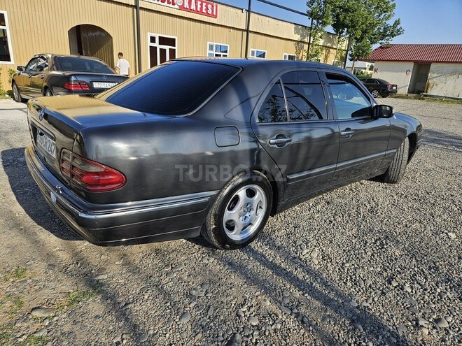 Mercedes E 270-11