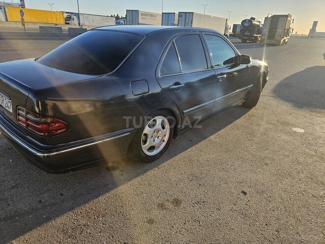 Mercedes E 270-7