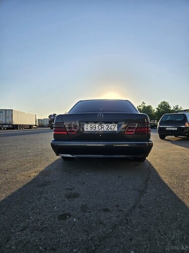 Mercedes E 270-5