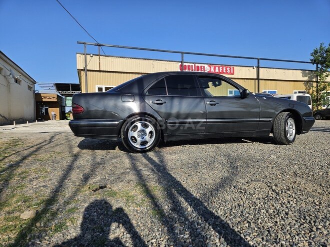 Mercedes E 270-8