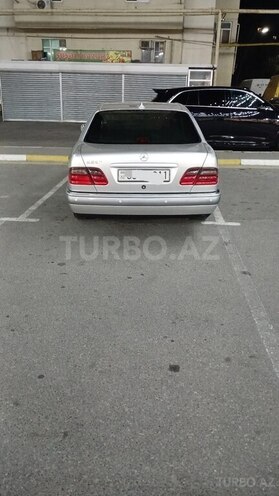 Mercedes E 240-4