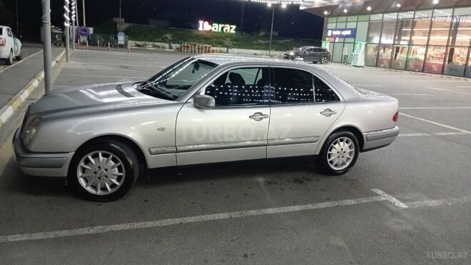 Mercedes E 240-3