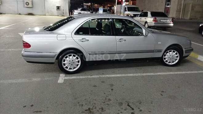 Mercedes E 240-2