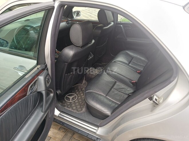 Mercedes E 240-8
