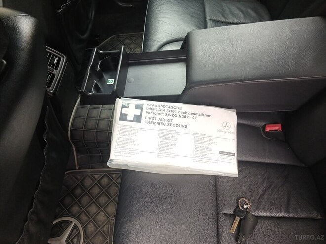 Mercedes E 240-9