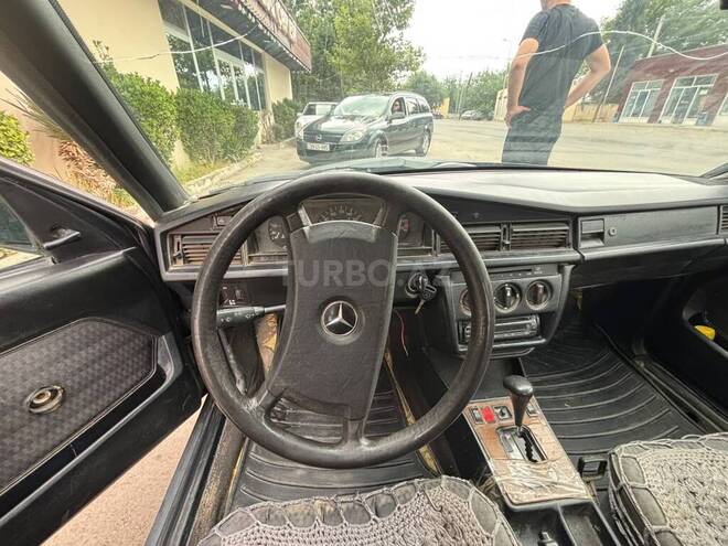 Mercedes 190-2