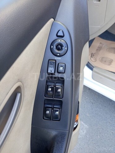 Hyundai Elantra-11