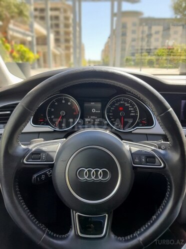 Audi A5-5