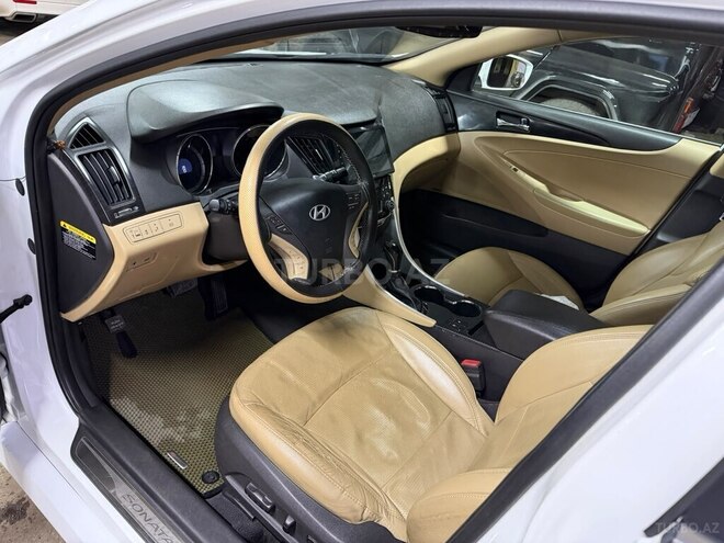 Hyundai Sonata-12