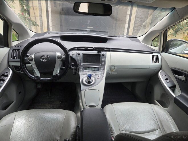 Toyota Prius-4