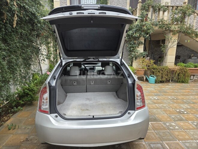 Toyota Prius-5