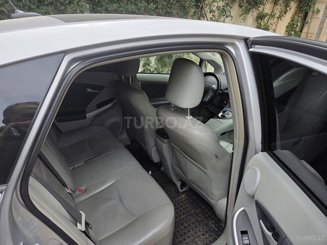 Toyota Prius-7