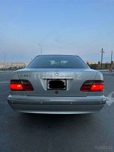 Mercedes E 240-3