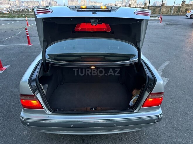 Mercedes E 240-5