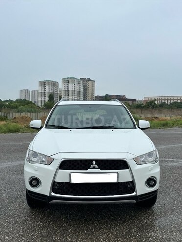 Mitsubishi Outlander-1