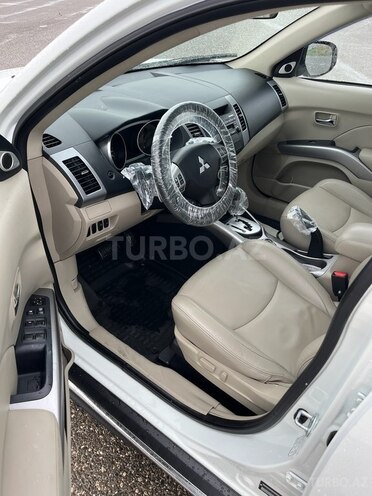 Mitsubishi Outlander-7