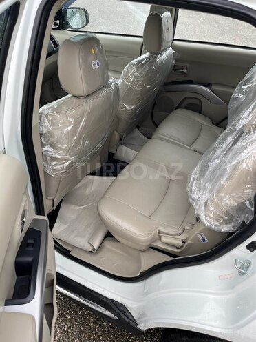 Mitsubishi Outlander-8