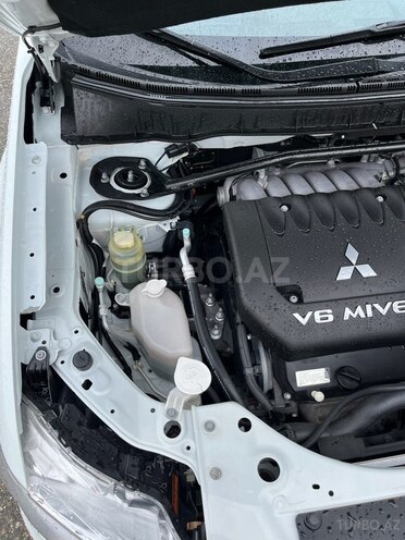 Mitsubishi Outlander-10