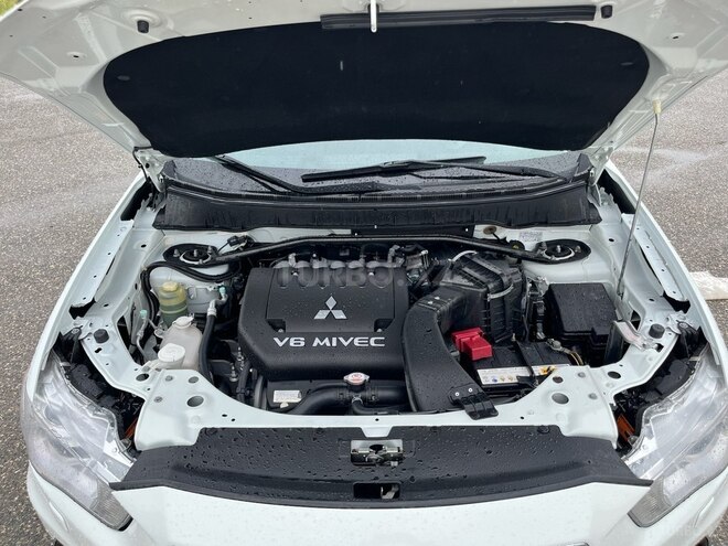 Mitsubishi Outlander-9