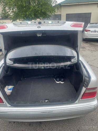 Mercedes E 240-5