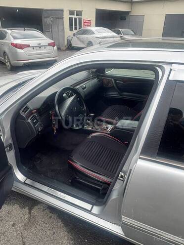 Mercedes E 240-8