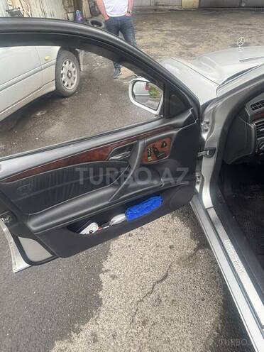 Mercedes E 240-10