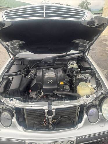 Mercedes E 240-7