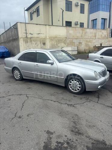 Mercedes E 240-3