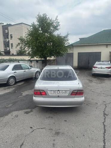 Mercedes E 240-2