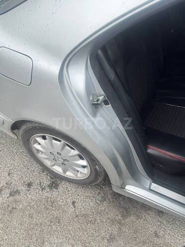 Mercedes E 240-17